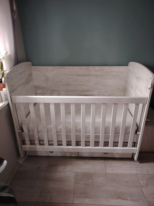 Дървена бебешка кошара