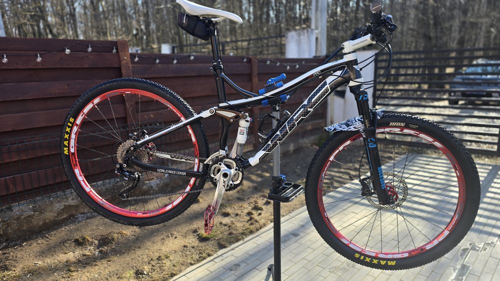 Bicicleta mullet WRC full suspension downhill