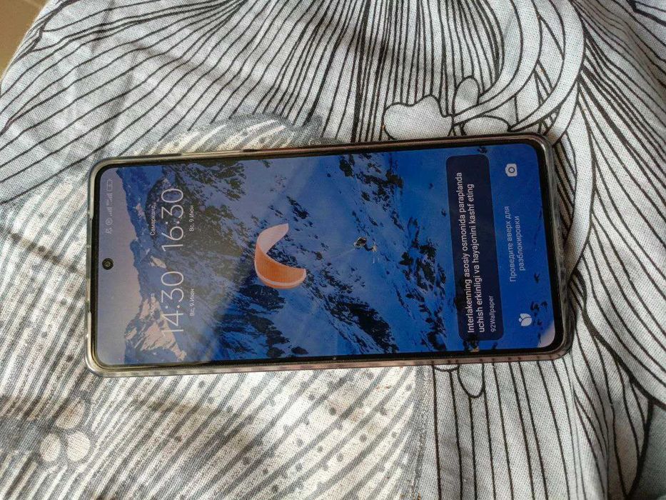 Продаётся Андроид телефон Poco.