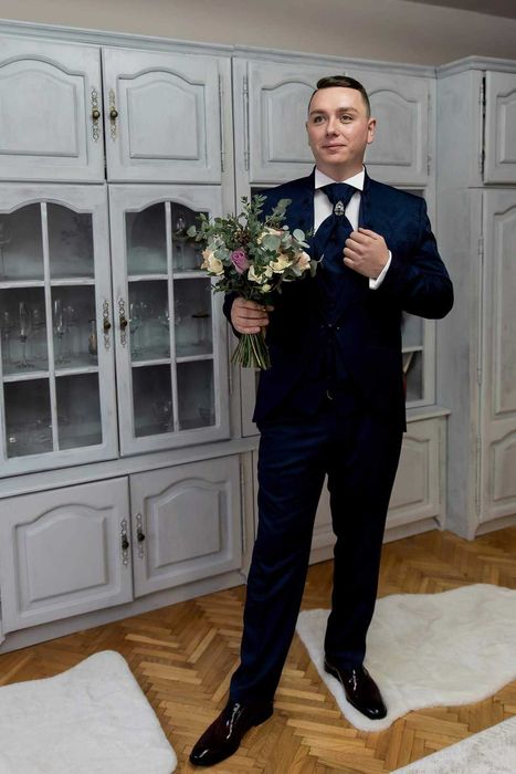 Rochie de mireasă și costum de mire