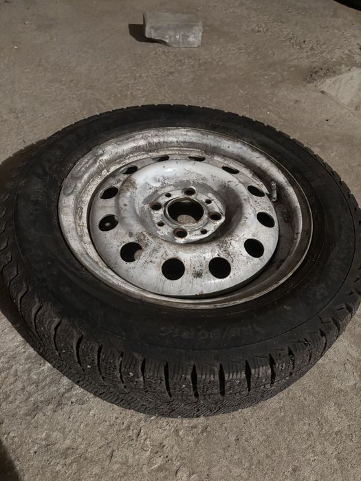 Продам 2 колеса зимние