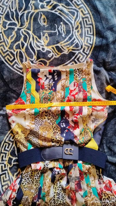 Продавам разкошен летен сарафан изглежда  размер М