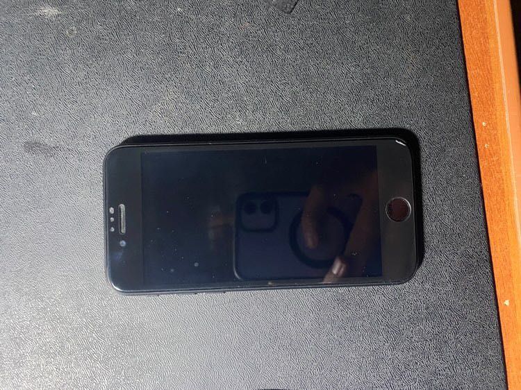 IPhone SE 64 gb garantiya bor