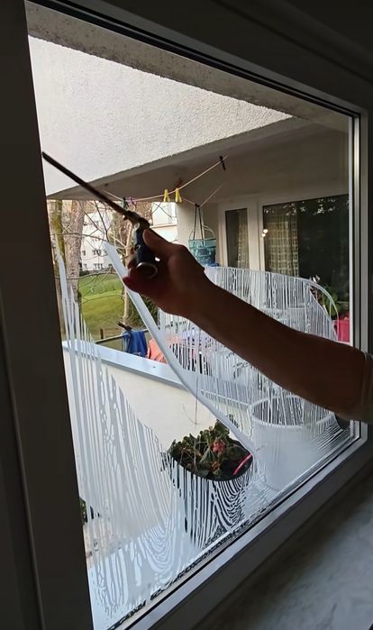 Професионално почистване на прозорци и витрини