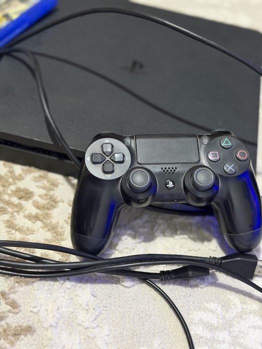 Playstation 4 slim в отличном состоянии