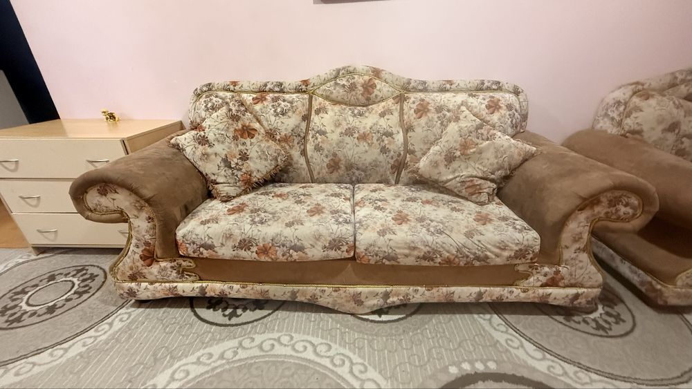 Отдам комплект диванов даром. Самовывоз!