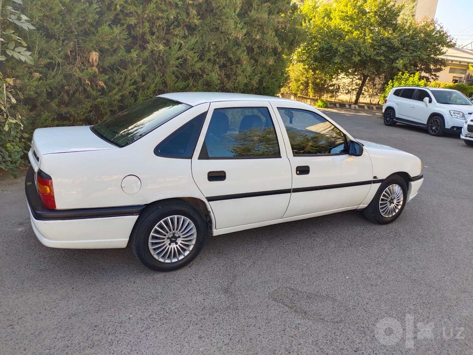 Opel Vectra 1.8 Sotiladi