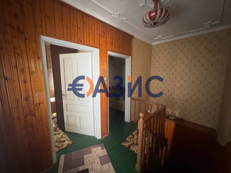Двуетажна къща в с. Гълъбец на парцел 730 кв м, Общ. Поморие, обл. Бургас,#33872284