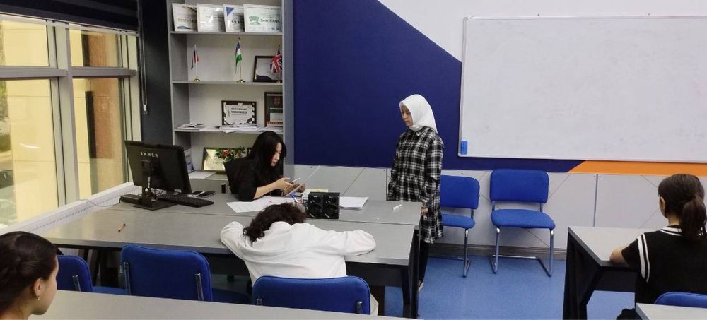 Преподователь английского языка