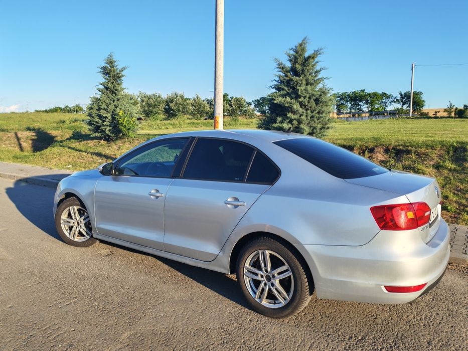 VOLKSWAGEN Jetta 2011 — imagine 3