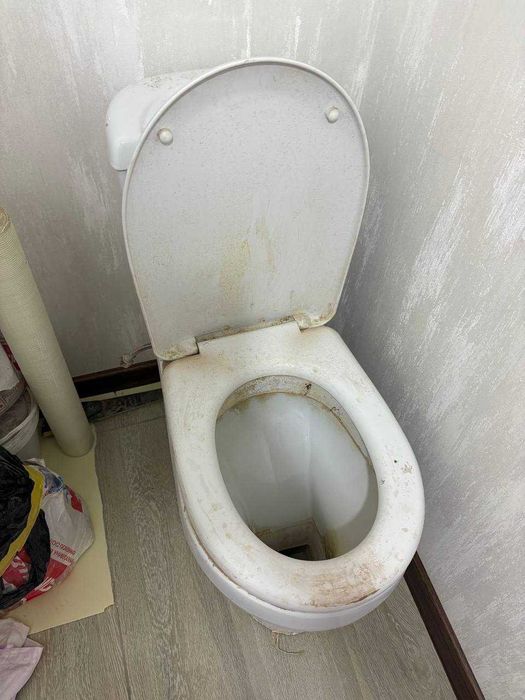 унитаз холати яхши бутун синмаган