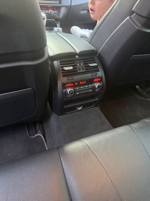Titlu recomandat: BMW 530d xDrive Luxury 2014 – Head-Up Display, Trapă, 4 Zone, Hayon Electric