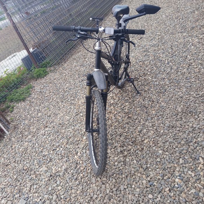 Bicicleta full suspension