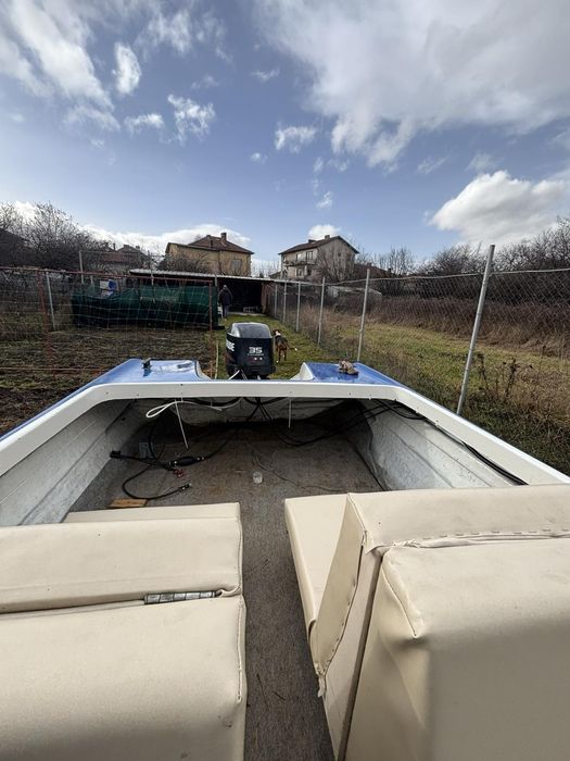 Лодка тримаран с двигател Евинруд и к