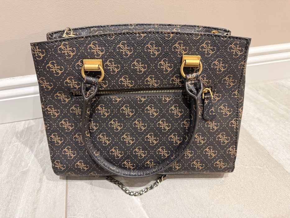 Оригинална чанта Guess