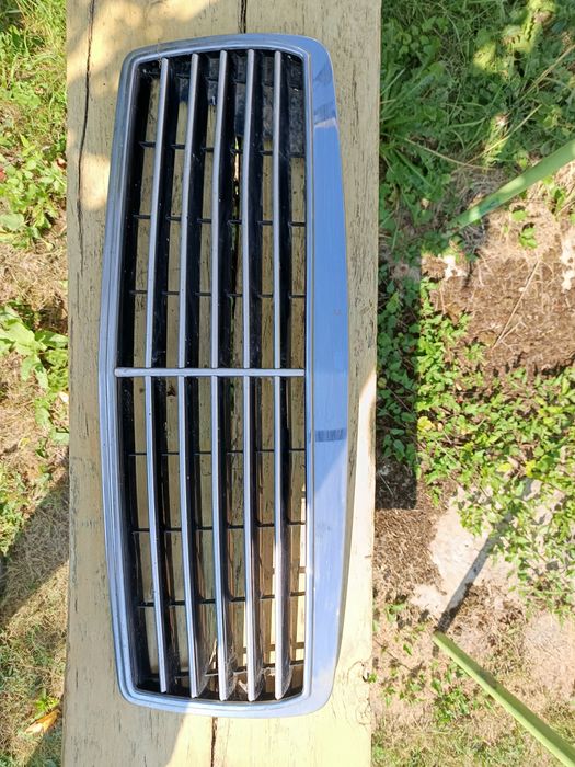 Продавам решетка за Мерцедес W210 елеганс