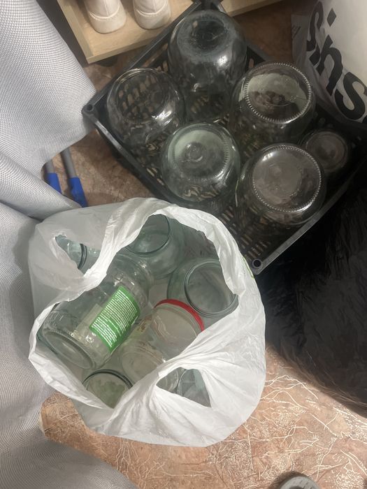 Срочно!Отдам банки разные!