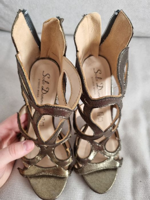 Sandale din piele cu toc