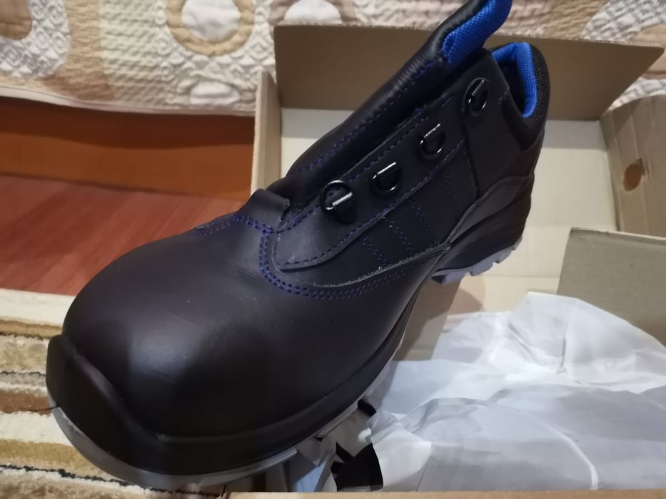 Летни работни обувки с метално бомбе