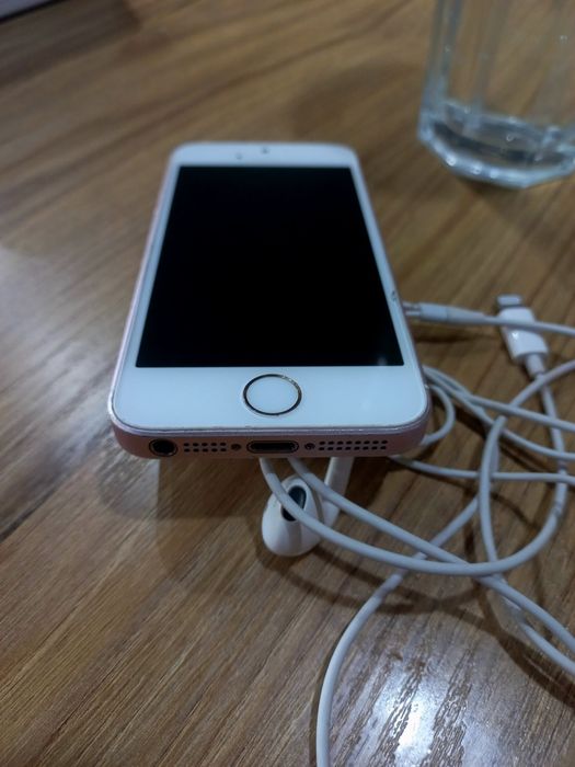 Iphone SE в отличном состоянии