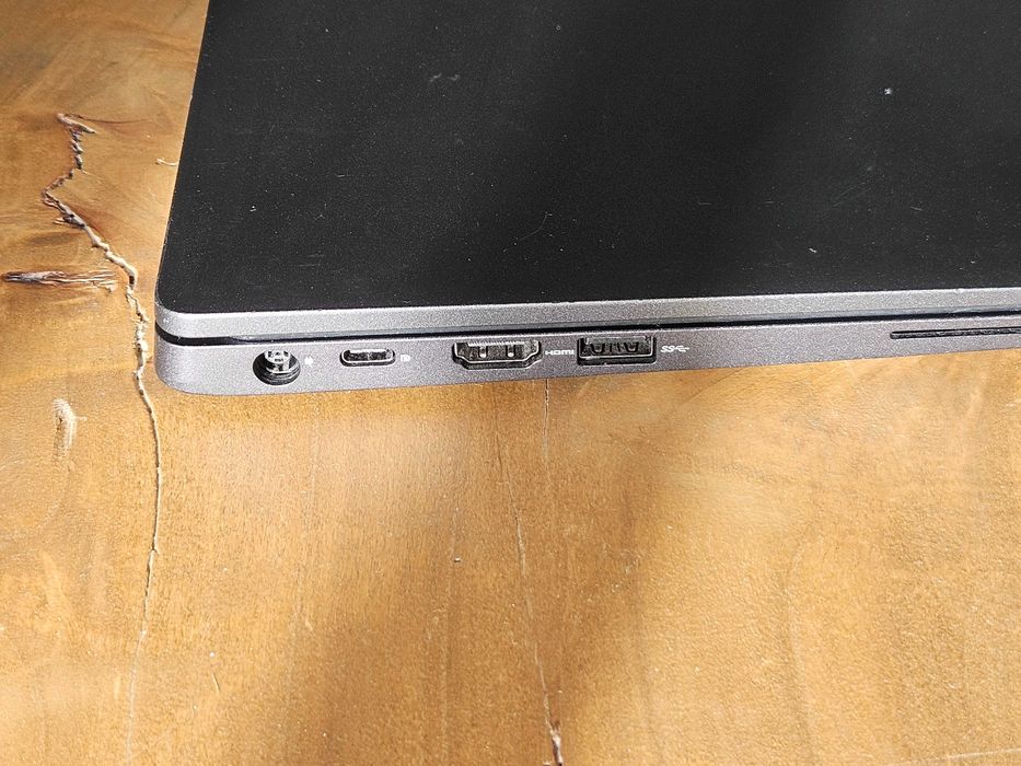 Лаптоп Dell 5300 - i5-8365U , 16GB DDR4 , 256GB NVMe