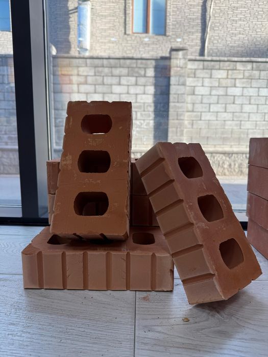 Керамический красный кирпич