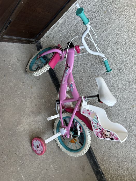 Bicicletă fetițe Huffy Disney Minnie Mouse cu roți ajutătoare și scaun păpușă