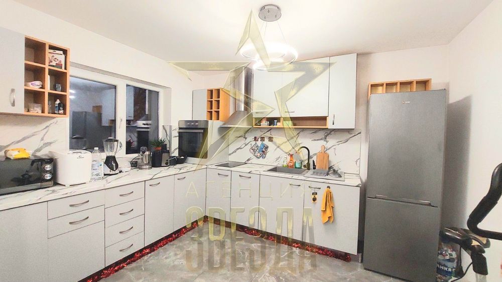 Двуетажна къща за продажба – с. Цалапица, обл. Пловдив