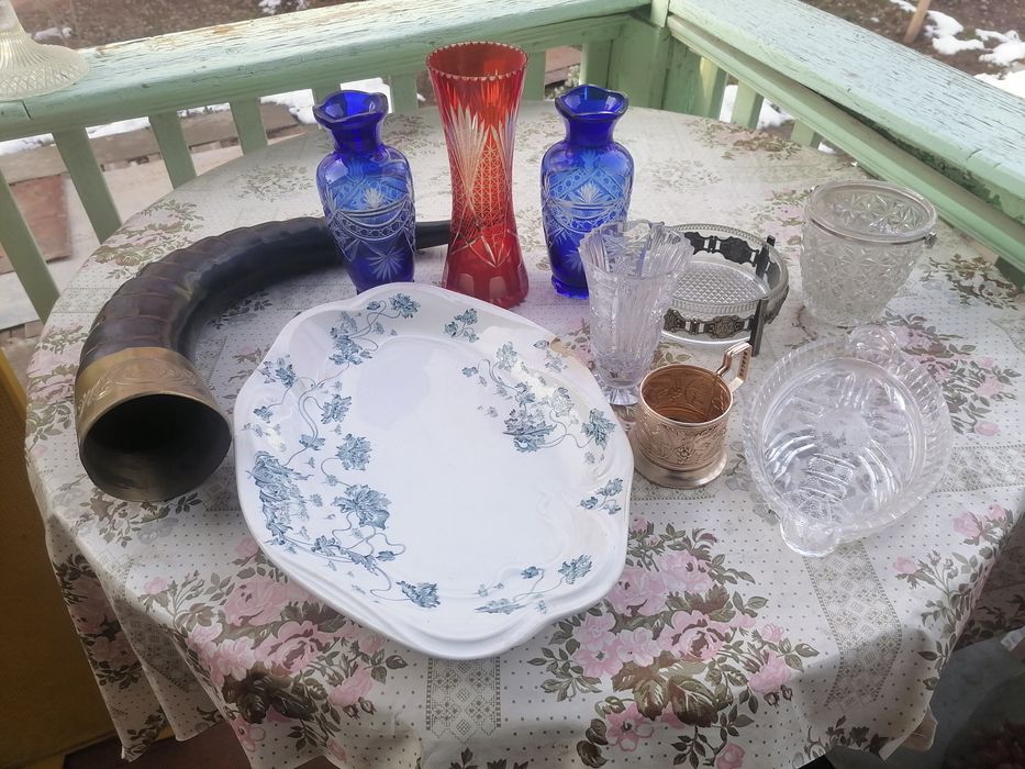 Посуда и принадлежности  столовые