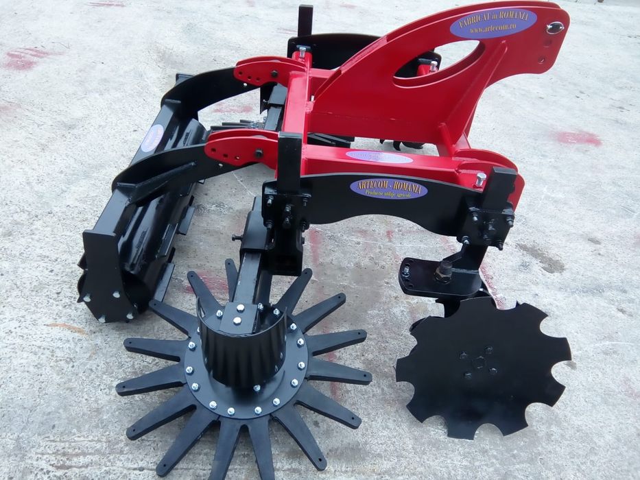 Vând scarificator cu fertilizator