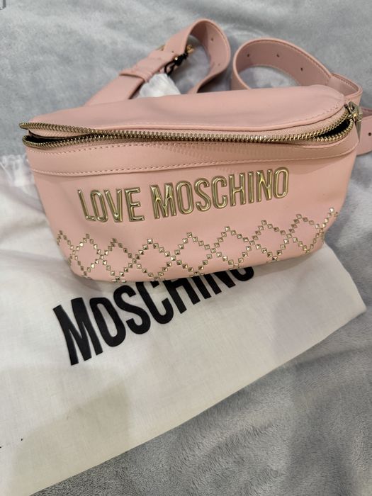 Оргинална чанта тип банан moshino