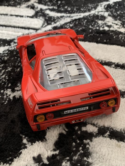 Macheta Auto Ferrari F40 1:18