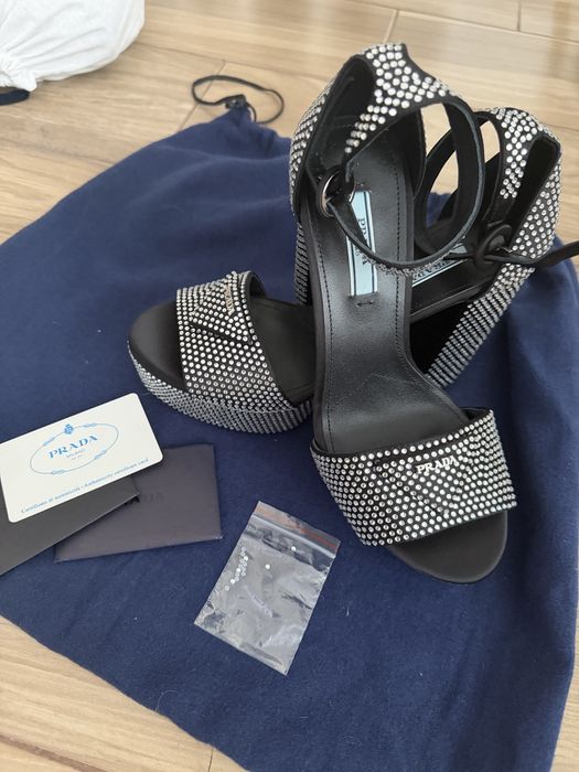 Обувки на ток Prada