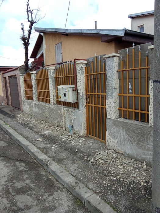 Tencuiala stil roman, antichuzat. Garduri ,case, pivnițe beciuri