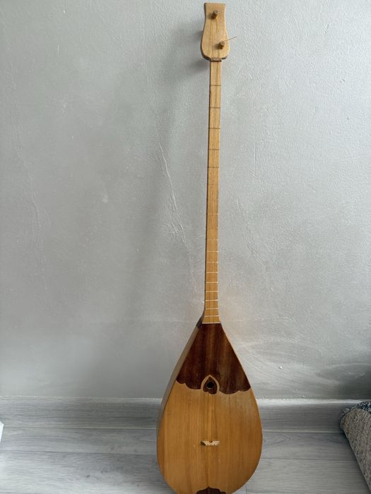 Домбыра сатылады