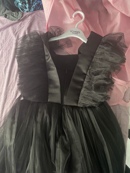 Продаю платье детское на 146 размер