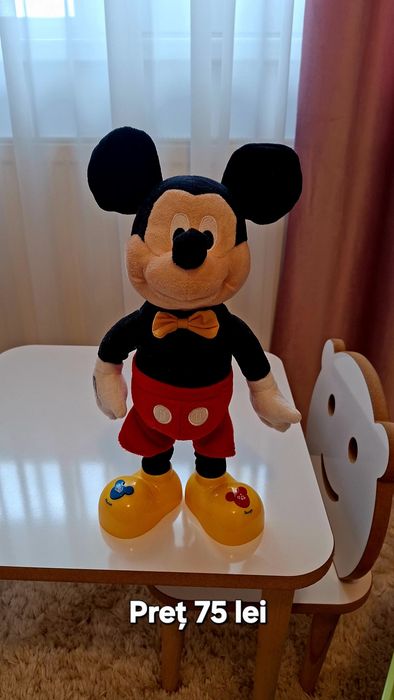 Mickey mouse canta si dansează