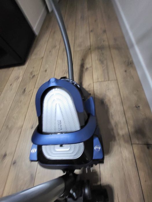 Продам мощный пылесос в отличном состоянии