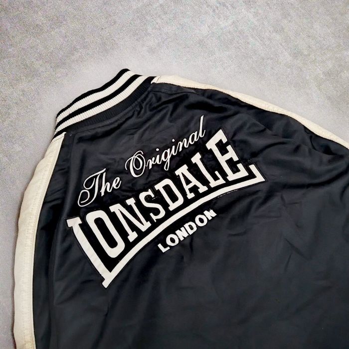 Бомбер lonsdale .