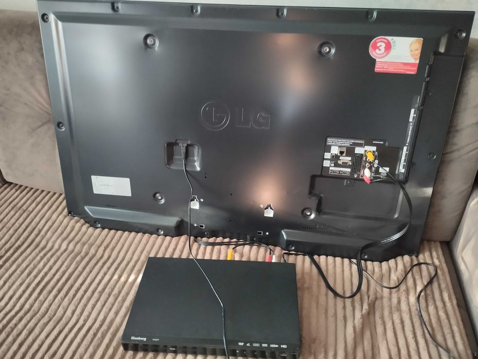 Телевизор LG model 42lm580t-za + ДВД Elenbеrg