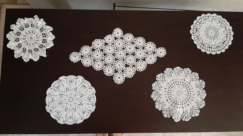 Ръчно плетени карета за маса