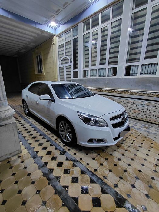 Malibu 1 pazitsiya-3 juda yaxshi xolatda rangi oq