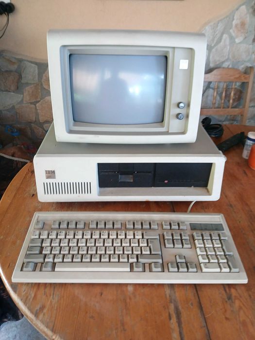 Компютър IBM 5160