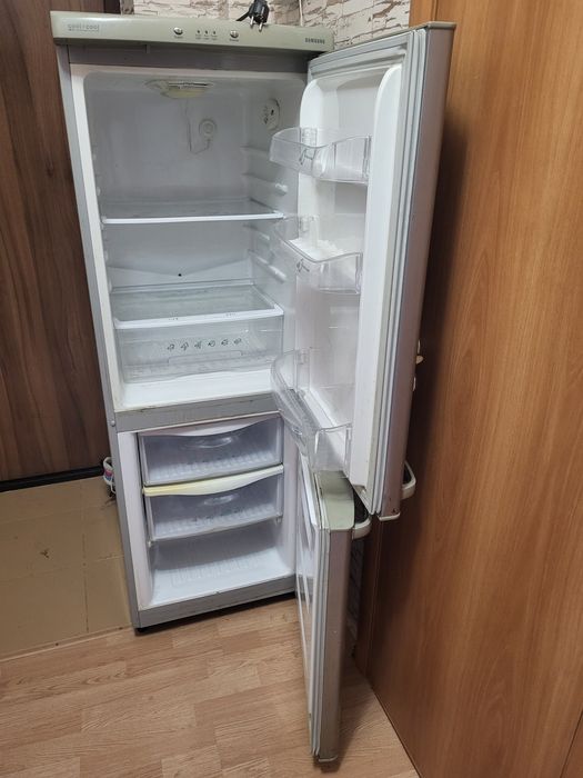 Продам 2 холодильника Samsung