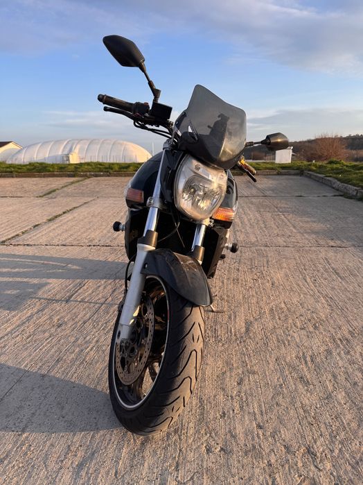 Motocicleta Suzuki GSR 600