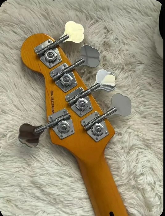 Бас гитара 5 струнная Фендер