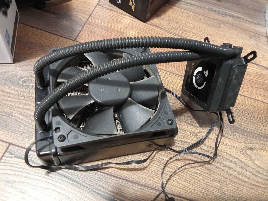 Охладител за процесор Corsair CWCH80 съвместима с Intel/AMD