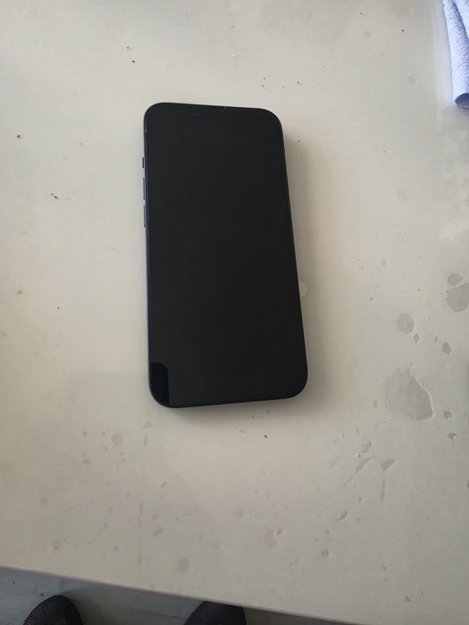 Продавам iPhone13