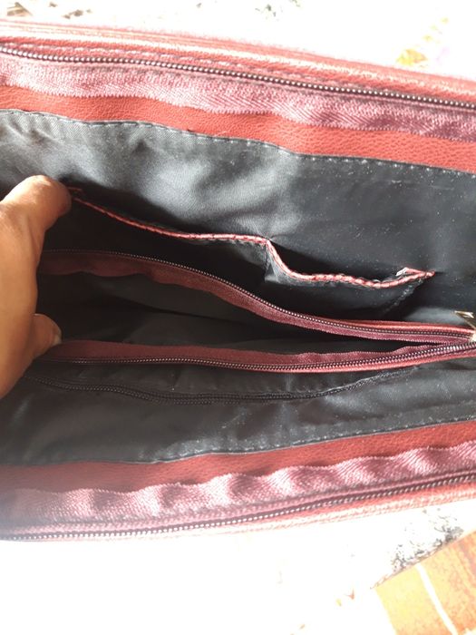 Чисто нова страхотна червена чанта с къси дръжки