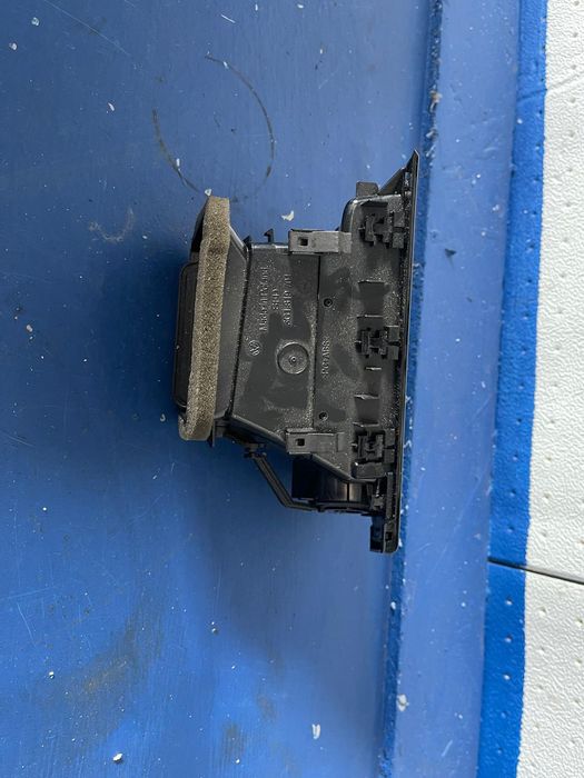 Grila ventilație aerisire partea stângă vw Passat b8